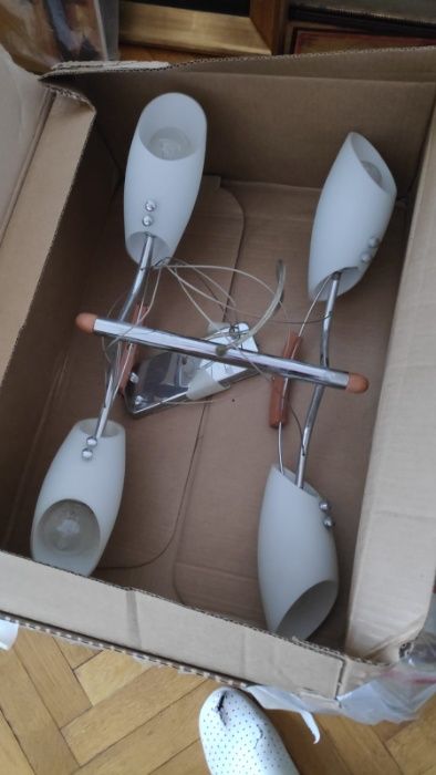 Lustre/lampadare; galerie metalica