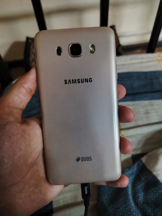 Samsung galaxy J7 srochno sotiladi