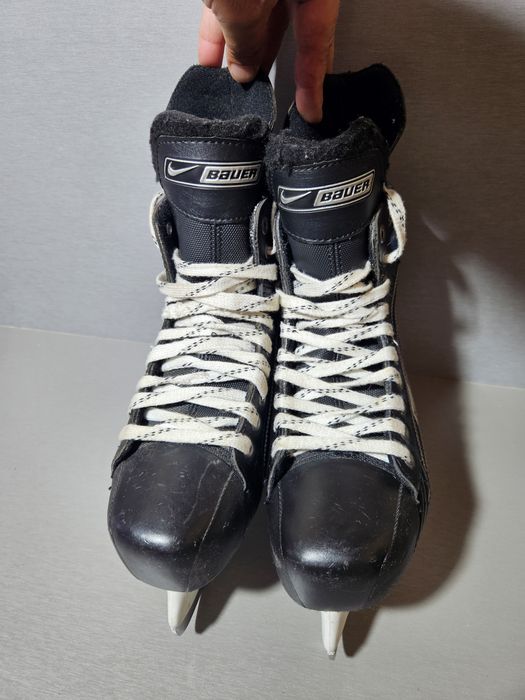 Patine hochei hockey 3010 Bauer Nike, marime 40-41, lungime interioara 26.5cm.