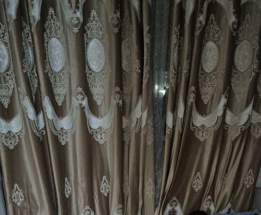 Продам шторы 2 полотно по 2м ширины, высота 245