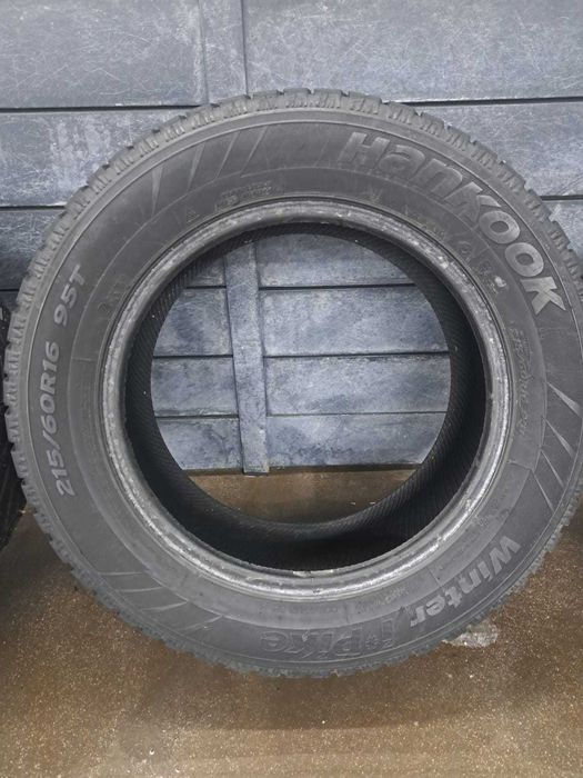 Hankook Winter iPIKE, 215/60 R16