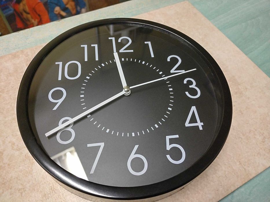 оригинален стенен часовник Quartz от Швейцария