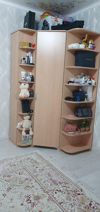 Шкаф угловой вместительный