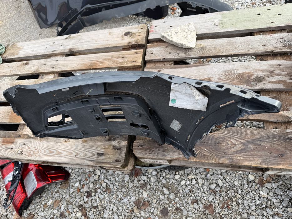 Броня /Десен Ъгъл от броня Audi Q3 S Line