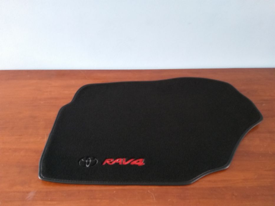 Covorase(presuri) auto din mocheta dedicate TOYOTA RAV 4