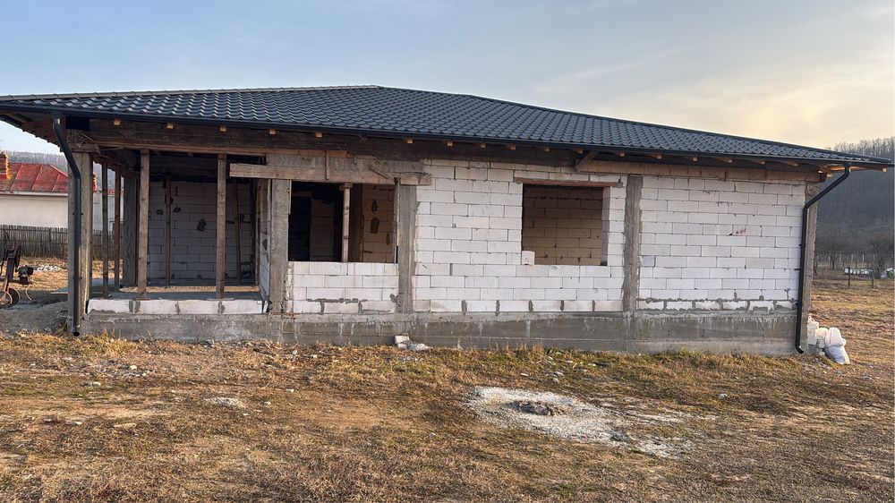 La 11 km de pitesti in Babana casa  noua de vanzare  2026