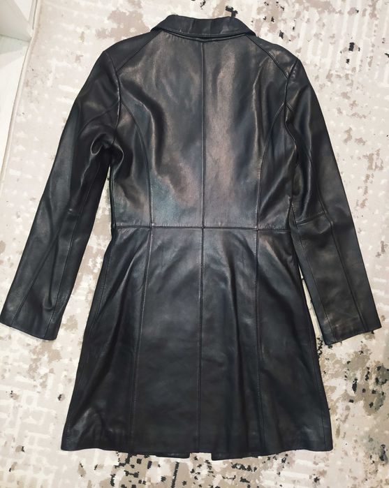 Кожаное пальто р.36