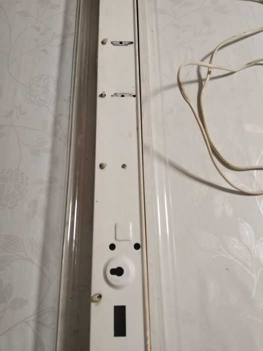 Кварцевая, бактерицидная лампа.