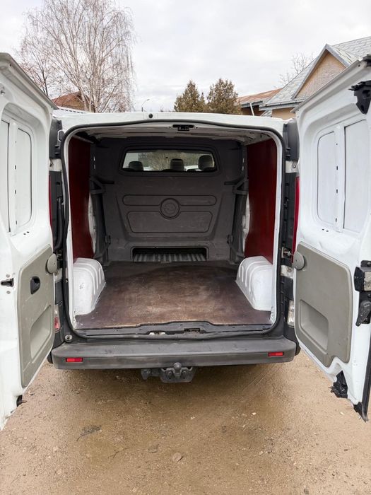 Opel Vivaro * Dubla cabina * Extralung * 2.0 Manual *