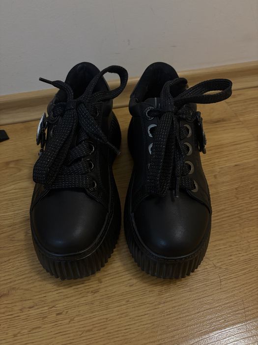 Продавам обувки Karl Lagerfeld