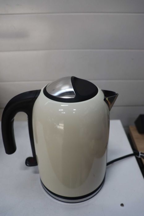 Електрическа кана Russell Hobbs 1.7л, 2400W, функция бързо затопляне