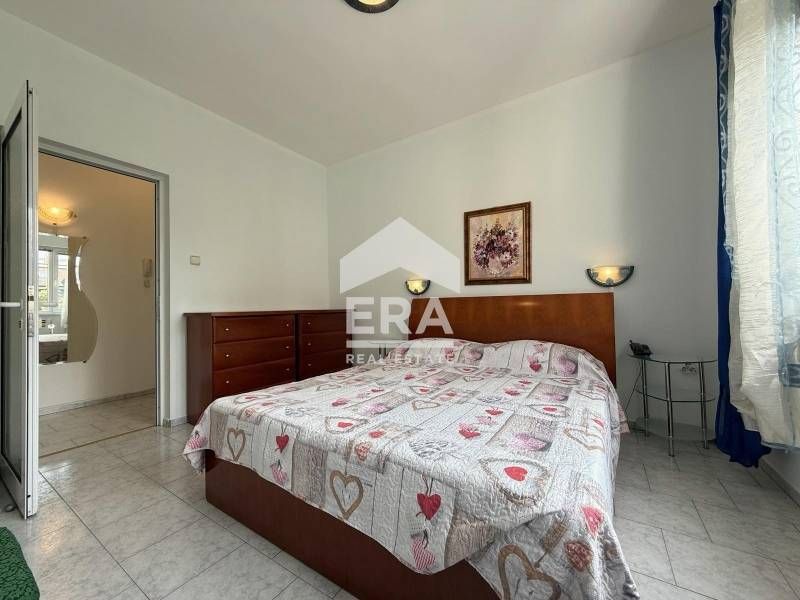 Южен тристаен апартамент с паркомясто в широкия център на София