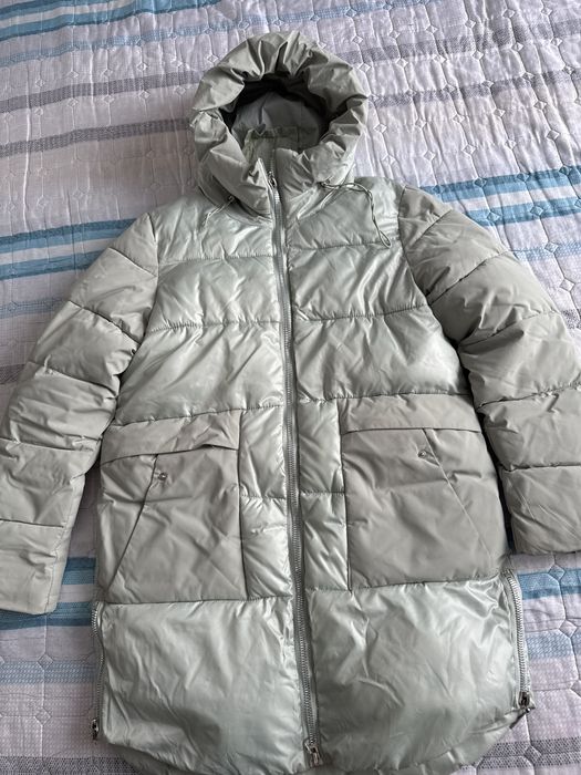 Продам куртки красная 8тыс,вторая 7 тыс
