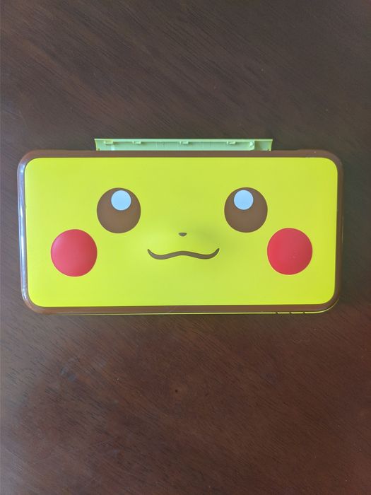 Carcasa New Nintendo 2DS XL Pikachu