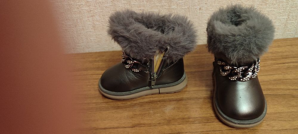 Детские теплые сапожки в очень хорошем состоянии