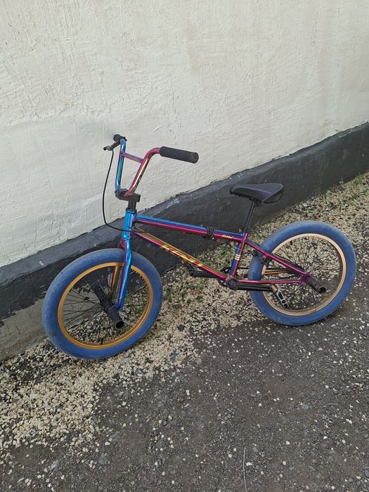 Велик BMX стоит 70000тг