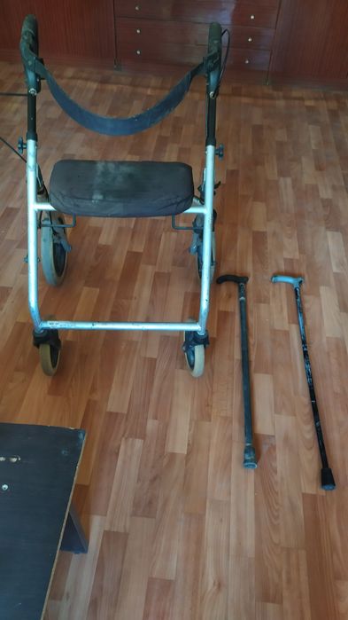 Продам ходунки на колесах