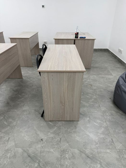 Парты, доска, принтер, кулер, вешалка, стулья для офиса