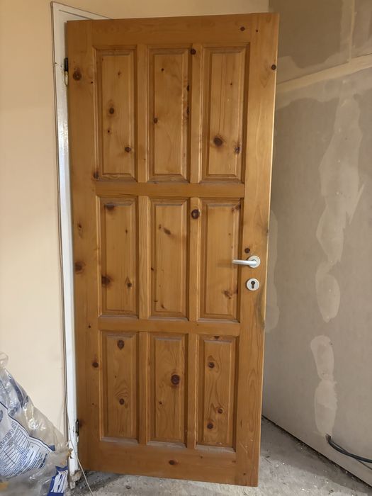 Дървена врата