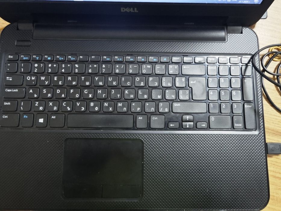 Продавам компютър и лаптоп