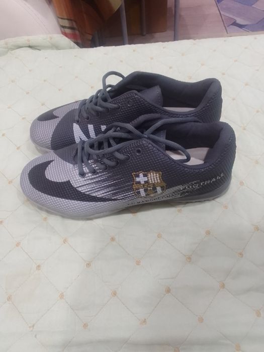 Кроссовки продам