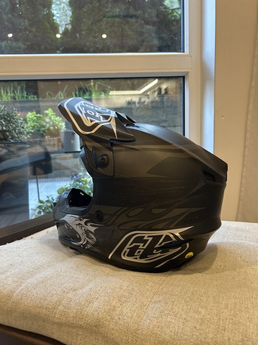 Каска Troy lee Designs