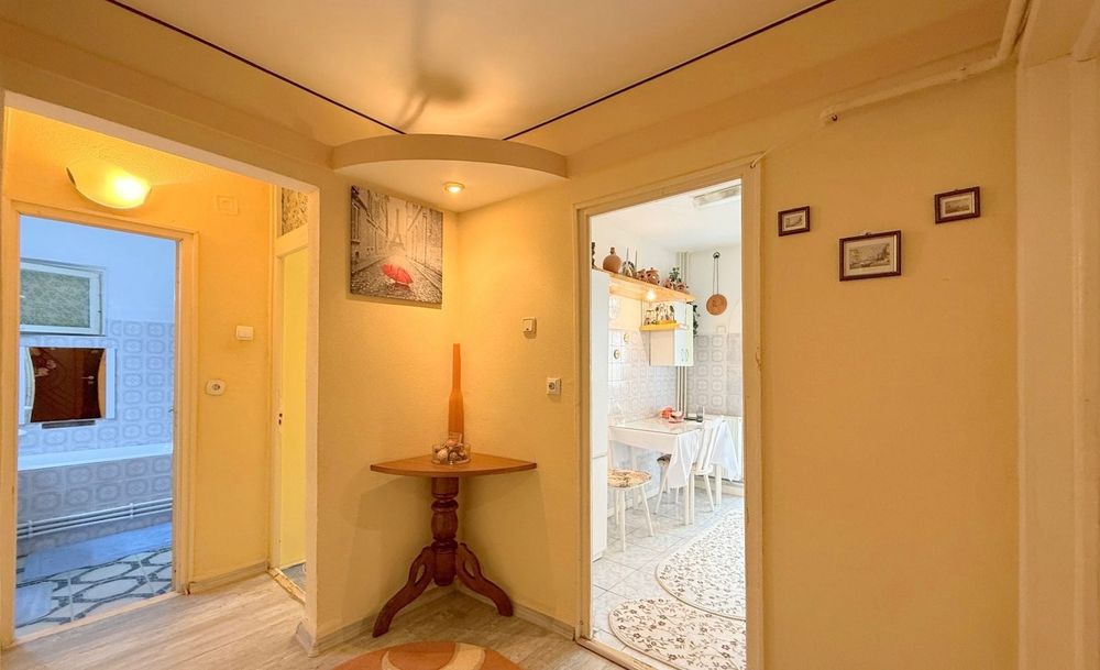 Închiriez apartament 2 camere micro17 1500Ron