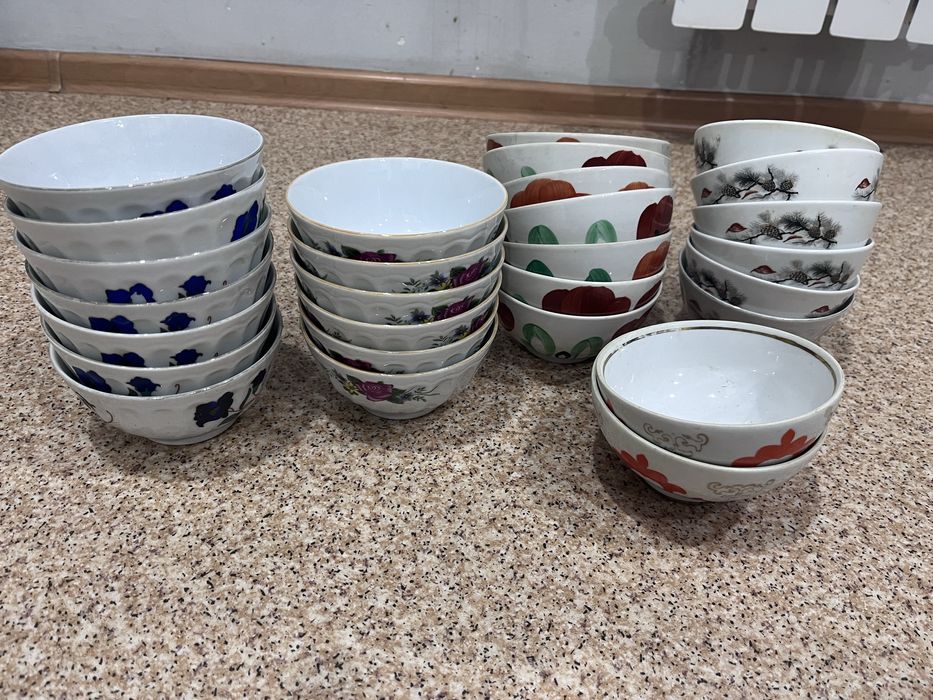 Кеселер сатылады (продаются чашки)