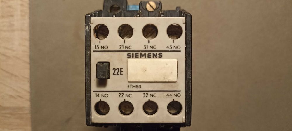Контактори Siemens  3TH8031-0A, 3TH8022-0A и 3TA 68 02 - 0A