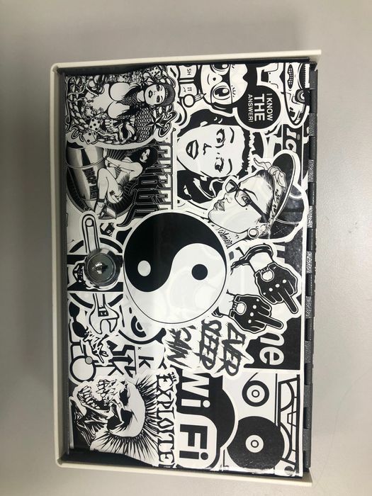 Наклейки горы черно белые