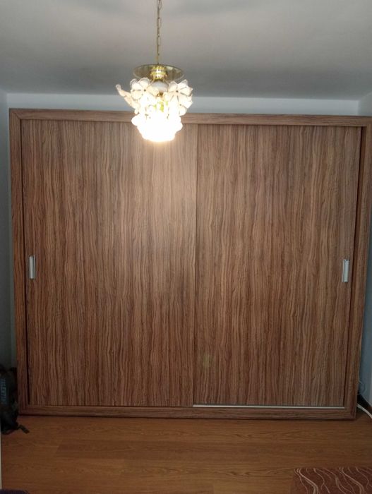 Inchiriez apartment de 40mp situat in Galati Micro 19 etaj 2,Este proaspat zugravit si dispune de toate utilitatile de ce este necesar pnt locuit.