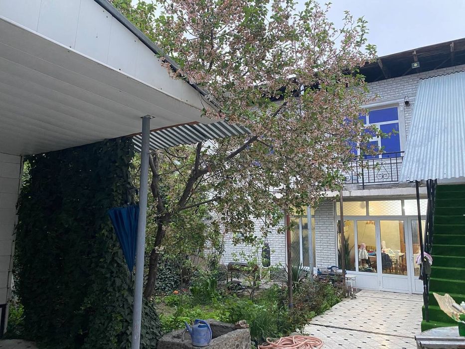 Уй сотилади, ховли, дом на земле