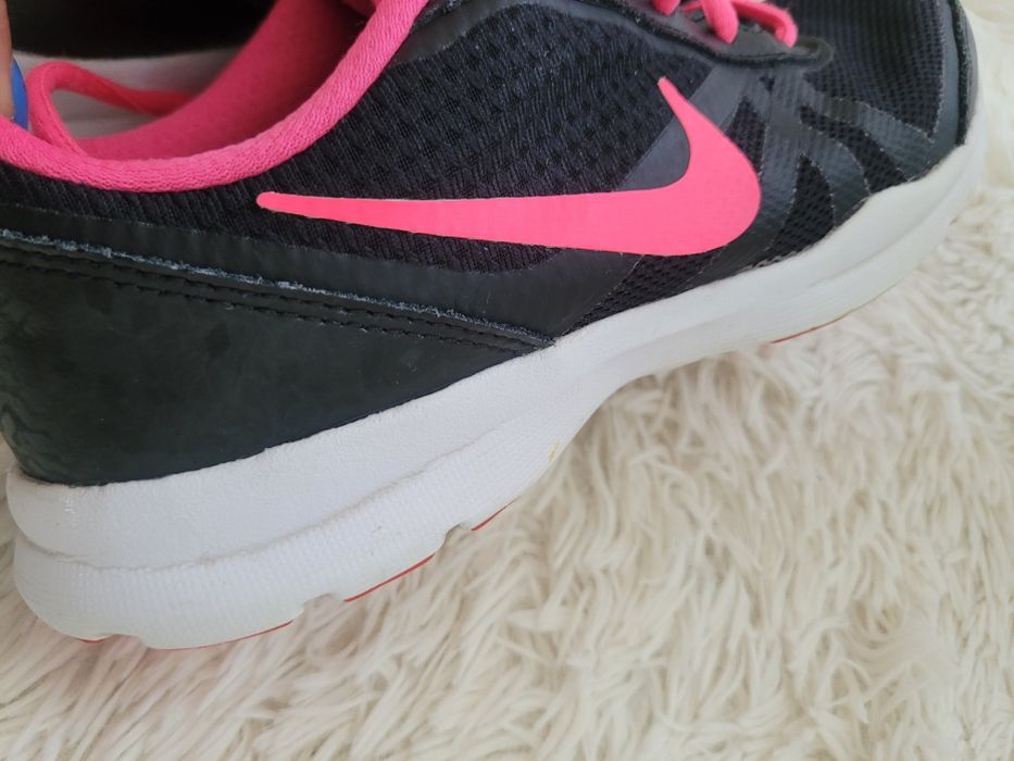 Дамски маратонки Nike и BLVR