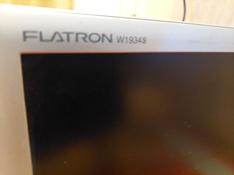 Monitor LG flatron ,diagonala 19 inch ,stare buna de functionare