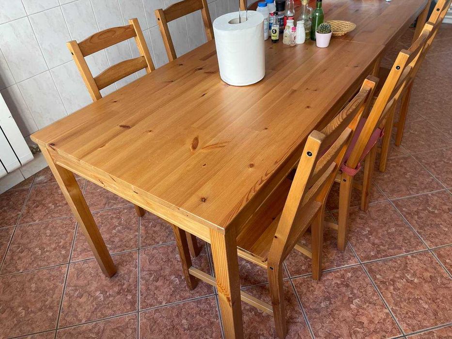 Masa de bucatarie  4 persoane cu scaune IKEA
