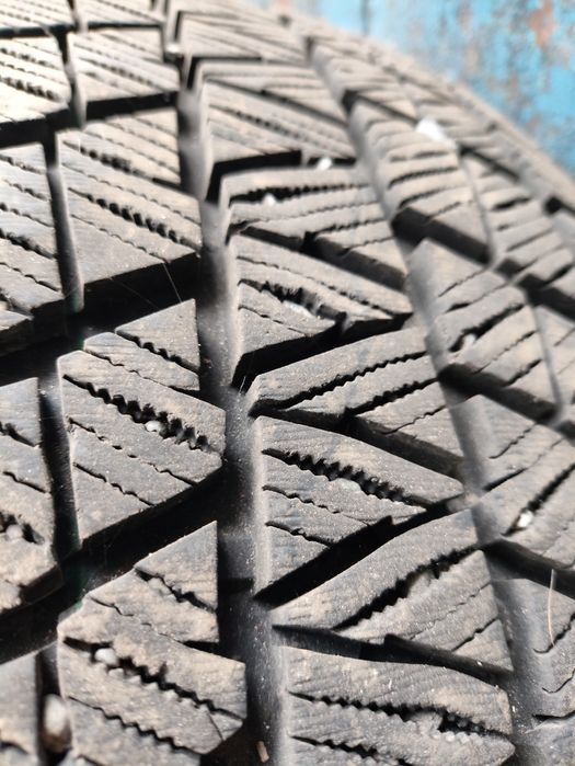 Продам зимние шины 18 диам.