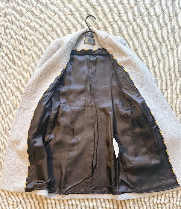 Яке черно вталено