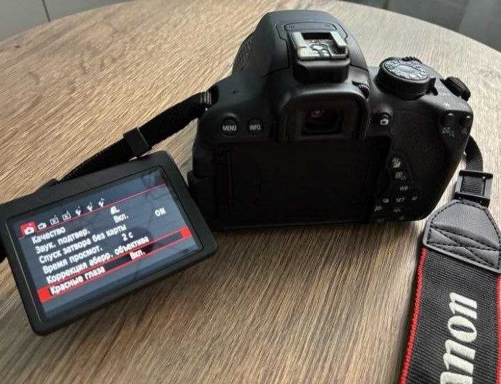 Фотоаппарат Canon 700D