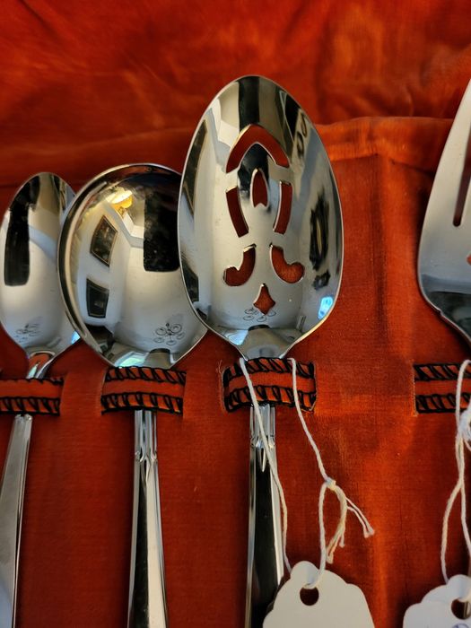 Единичен комплект прибори за хранене-18 на брой