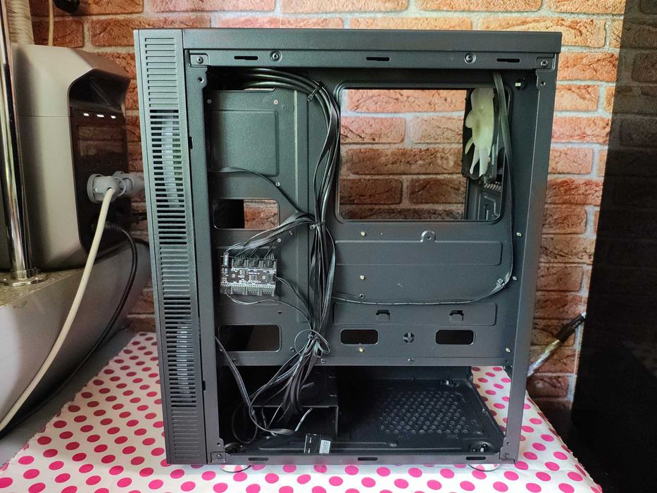 Carcasa PC Aerocool Python RGB, Tempered Glass
