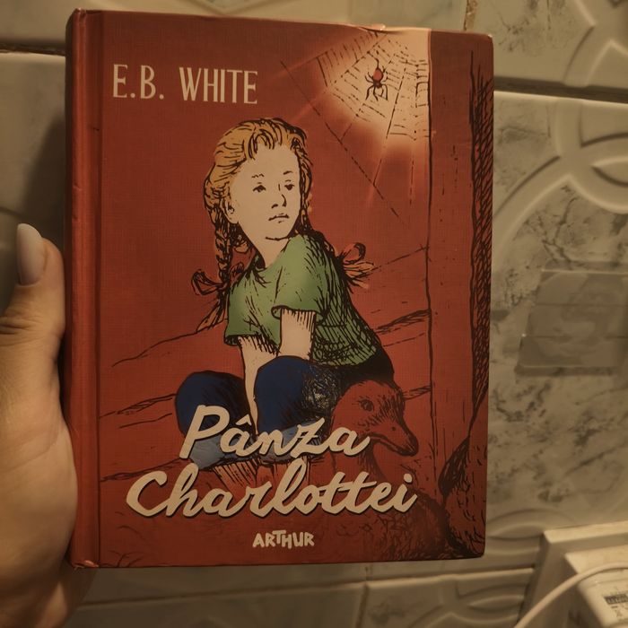 Panza Charlottei ed Arthur E.B. White carte