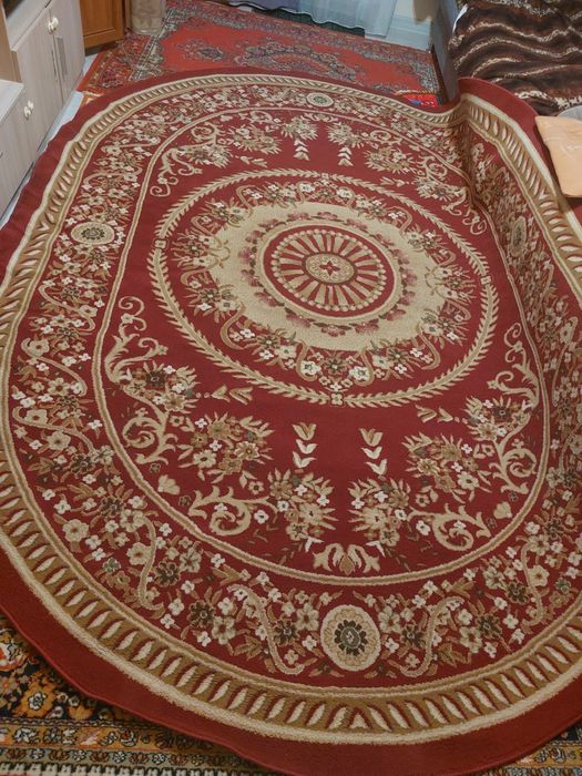 Продам большой ковёр 2.5 на 3.5.  Турция