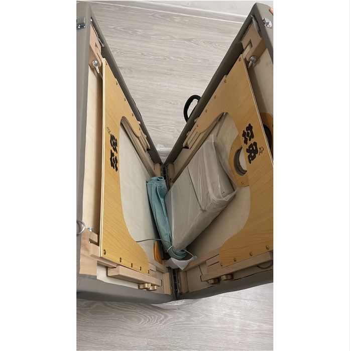 Продам кушетку чемодан новый