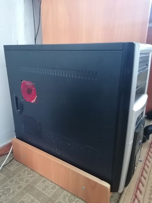 Игровой компьютер(системный блок+монитор)