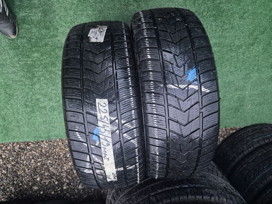 Vând cauciucuri 225/45/19 M+S 2buc imp Germania