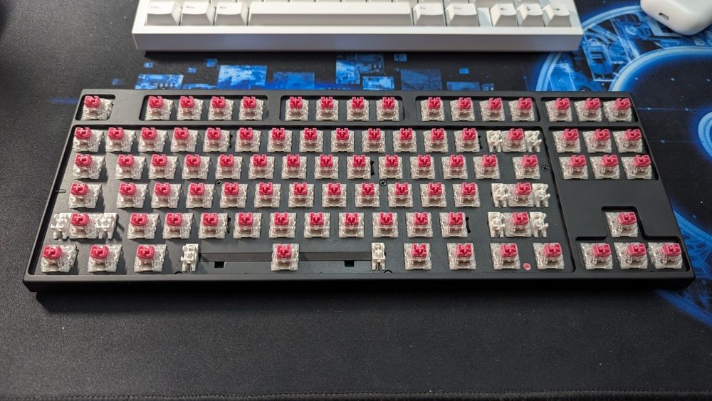 Продам премиальную механическую клавиатуру Varmilo VEM87 Panda R2