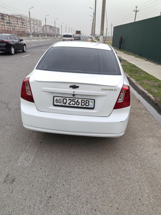 Lasetti 2010 srochni sotiladi