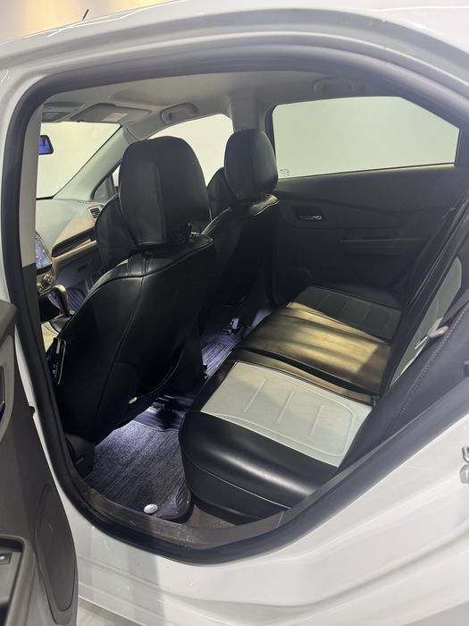 Kobalat 2024 Yil Oq Rang Kraska Top Toza