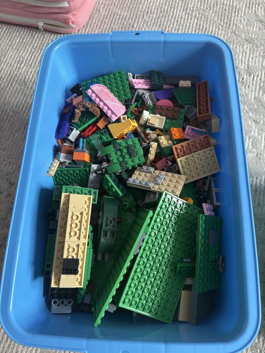 Контейнер с LEGO