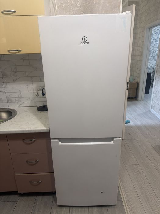 Холодилник Индезит в робочем состояни продам